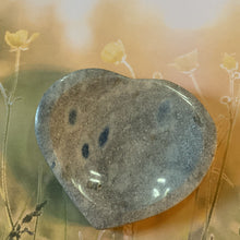 Load image into Gallery viewer, K2 Heart Shaped Bowl