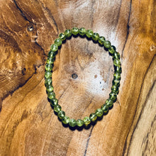 Load image into Gallery viewer, Peridot Crystal Bracelet