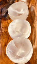 Load image into Gallery viewer, Selenite Bowl Round
