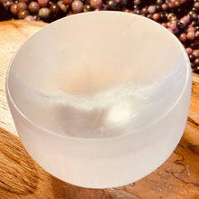 Load image into Gallery viewer, Selenite Bowl Round
